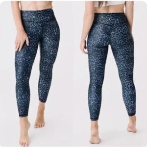 Zyia Blue Stone Leopard Print Light N Luxe Scrunch Butt Leggings Size 14-16